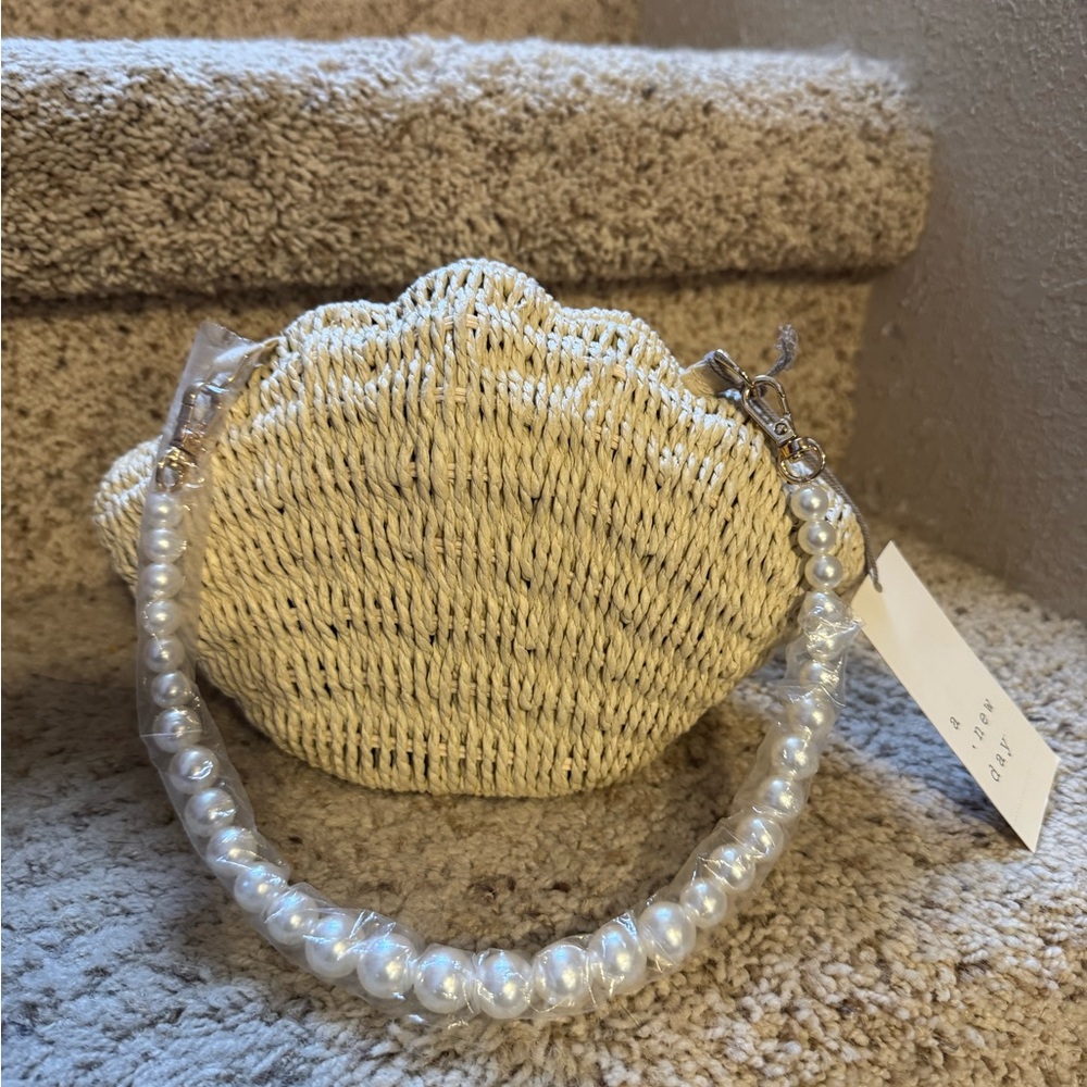 Target Shell Clutch Purse – Woven Straw Seashell Bag w/ Pearl Handle – New